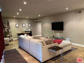 2260 N Cahuenga Blvd in Los Angeles, CA - Building Photo