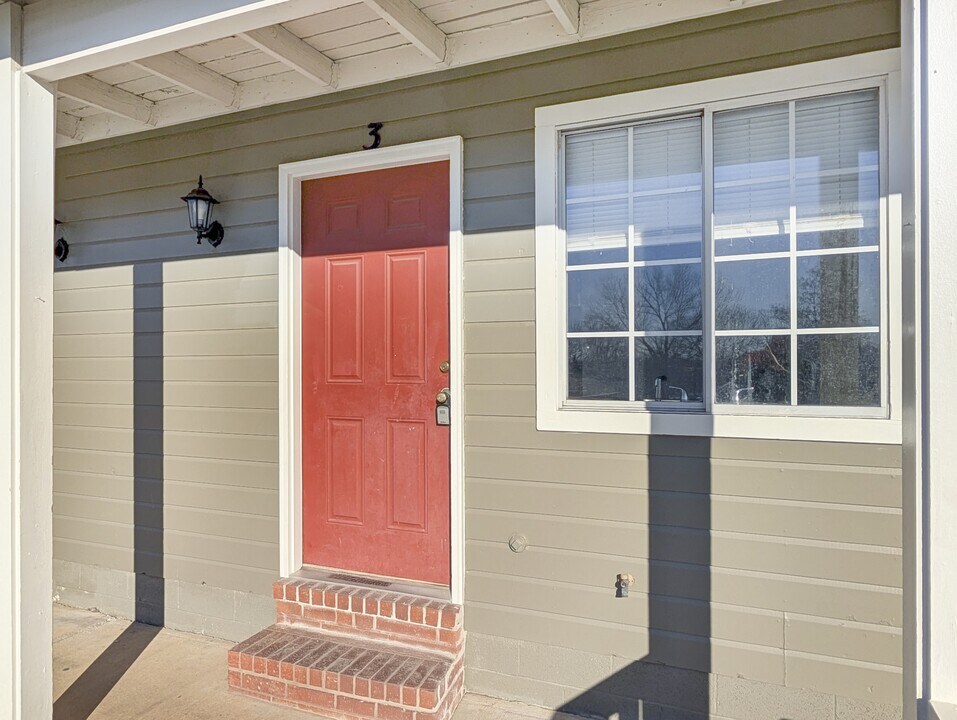 2456 N Brophy Cir in Fayetteville, AR - Building Photo