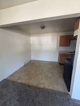 1803 Saint Johns Blvd in Lincoln Park, MI - Foto de edificio - Building Photo