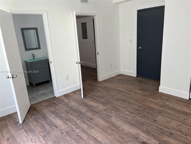 321 SW 9th Ave in Miami, FL - Building Photo - Building Photo