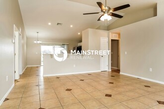 2035 NE 8th Pl in Cape Coral, FL - Foto de edificio - Building Photo