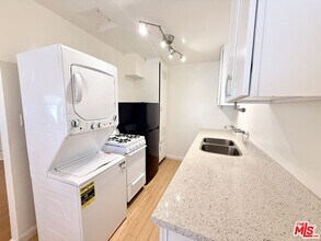 630 Westbourne Dr in West Hollywood, CA - Building Photo - Building Photo