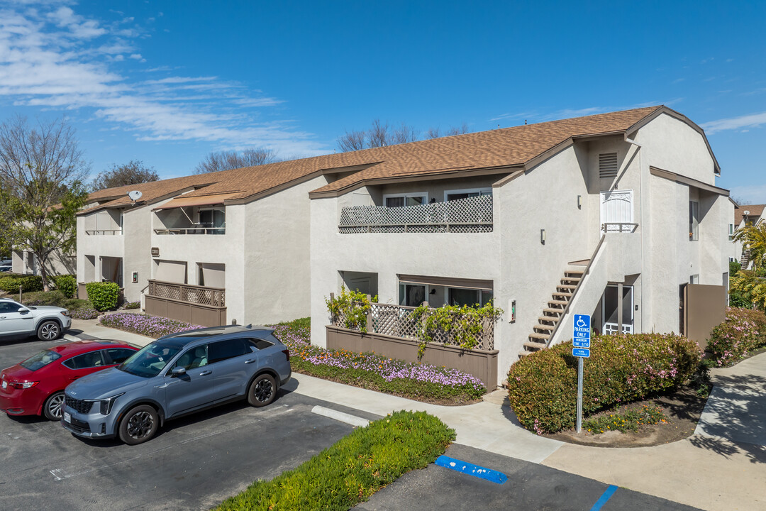 Benmark Villas in Lake Forest, CA - Building Photo