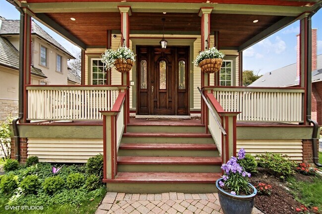 116 Woodland Ave in Winnetka, IL - Building Photo - Building Photo