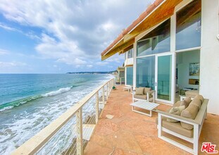 27112 Malibu Cove Colony Dr in Malibu, CA - Building Photo - Building Photo