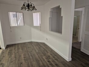 Dicken's Court Apartments in Sherman Oaks, CA - Building Photo - Building Photo