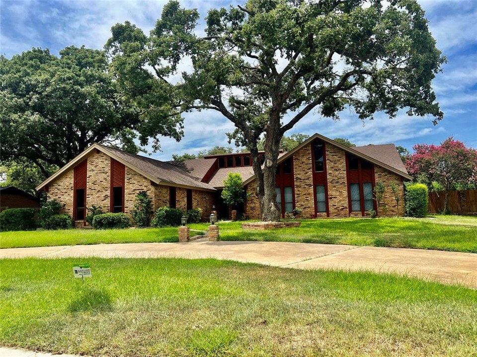 1602 Yokley Rd in Rockdale, TX - Building Photo