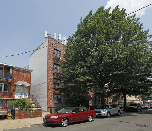 22 Bay 37th St in Brooklyn, NY - Building Photo - Building Photo