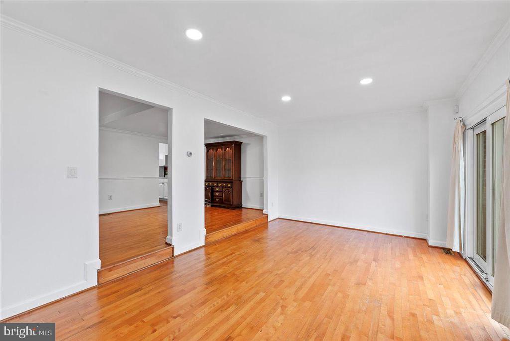 7415 Rhondda Dr in Lorton, VA - Building Photo