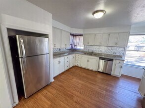 1431 W Chestnut St in Denison, TX - Foto de edificio - Building Photo