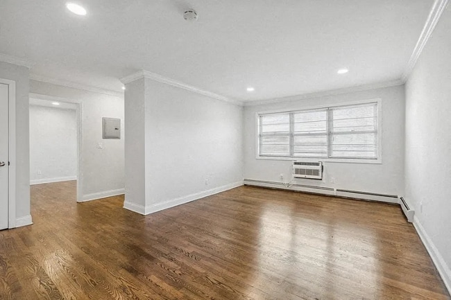 314 Oakwood Ave in Orange, NJ - Building Photo - Building Photo