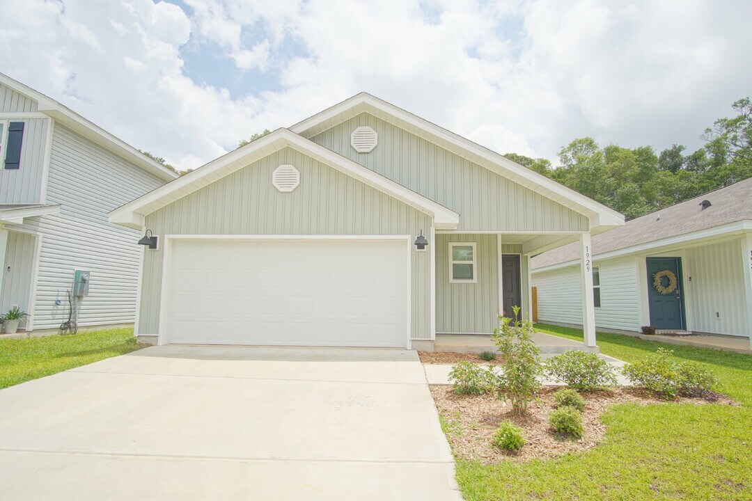 1929 Mary Jo Way in Pensacola, FL - Building Photo