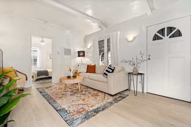 property at 619 W Kelso St