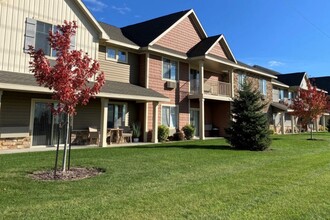 Meadowbreeze Crossing in Appleton, WI - Building Photo - Building Photo