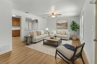 3902 Cynthia Ln in Wichita Falls, TX - Foto de edificio - Building Photo