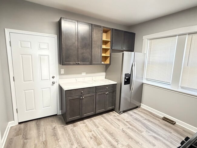 4838 W Addison St in Chicago, IL - Foto de edificio - Building Photo