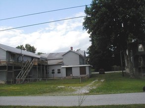 220 Broadway St in Ravenswood, WV - Building Photo - Building Photo