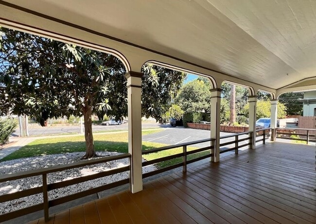 447 N Raymond Ave in Pasadena, CA - Building Photo - Building Photo