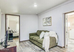 221 Hadlock St in El Paso, TX - Building Photo - Building Photo