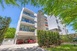 810 Salzedo St in Coral Gables, FL - Building Photo - Building Photo