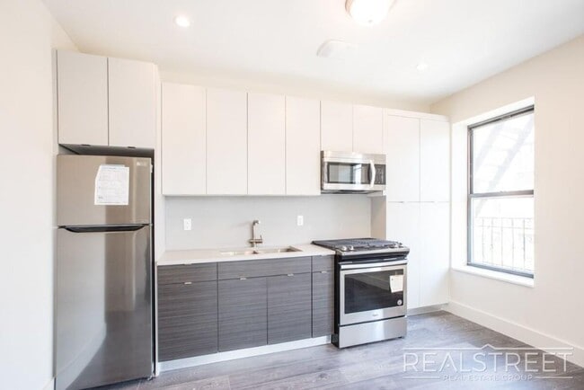 Modern 3 BED in Prime Crown Heights in Brooklyn, NY - Building Photo - Building Photo