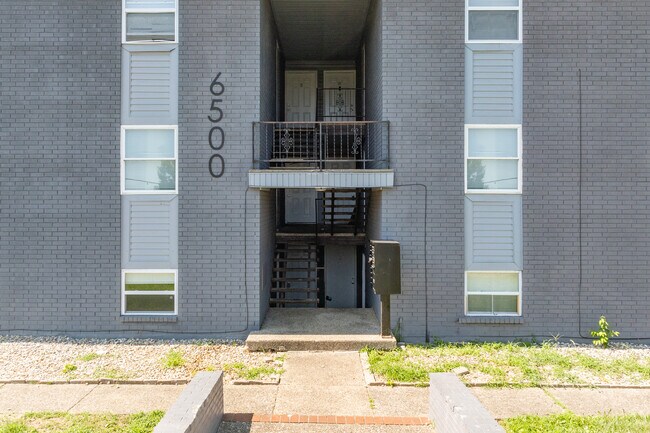 6500 & 6506 Hackel Dr in Louisville, KY - Foto de edificio - Building Photo