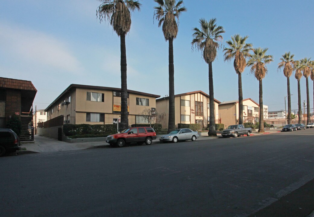 Golden Gables in Los Angeles, CA - Building Photo