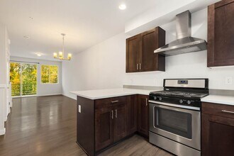 5903 185th Ct NE in Redmond, WA - Building Photo - Building Photo