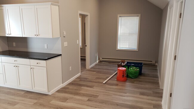142 Scout Rd in Southbury, CT - Building Photo - Building Photo