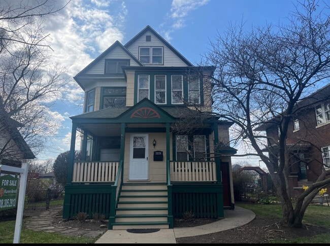 3226 Maple Ave, Unit 2F in Berwyn, IL - Building Photo - Building Photo