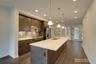 3300 NE 65th St in Seattle, WA - Building Photo - Building Photo