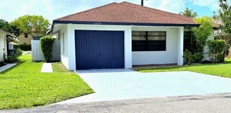 1379 Summit Run Cir in West Palm Beach, FL - Building Photo