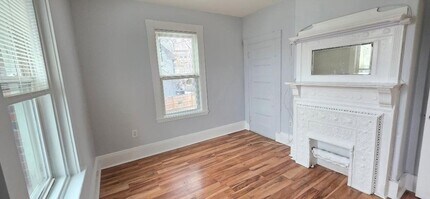 15 Linden St, Unit 1 in Boston, MA - Foto de edificio - Building Photo