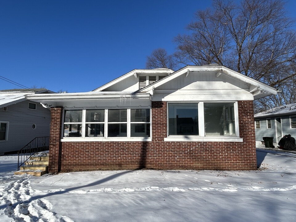 205 E Winter Ave in Danville, IL - Building Photo