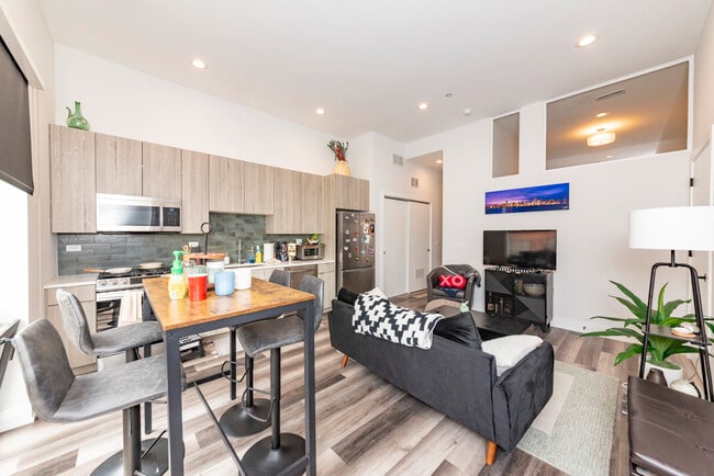 property at 2322 N Clark St