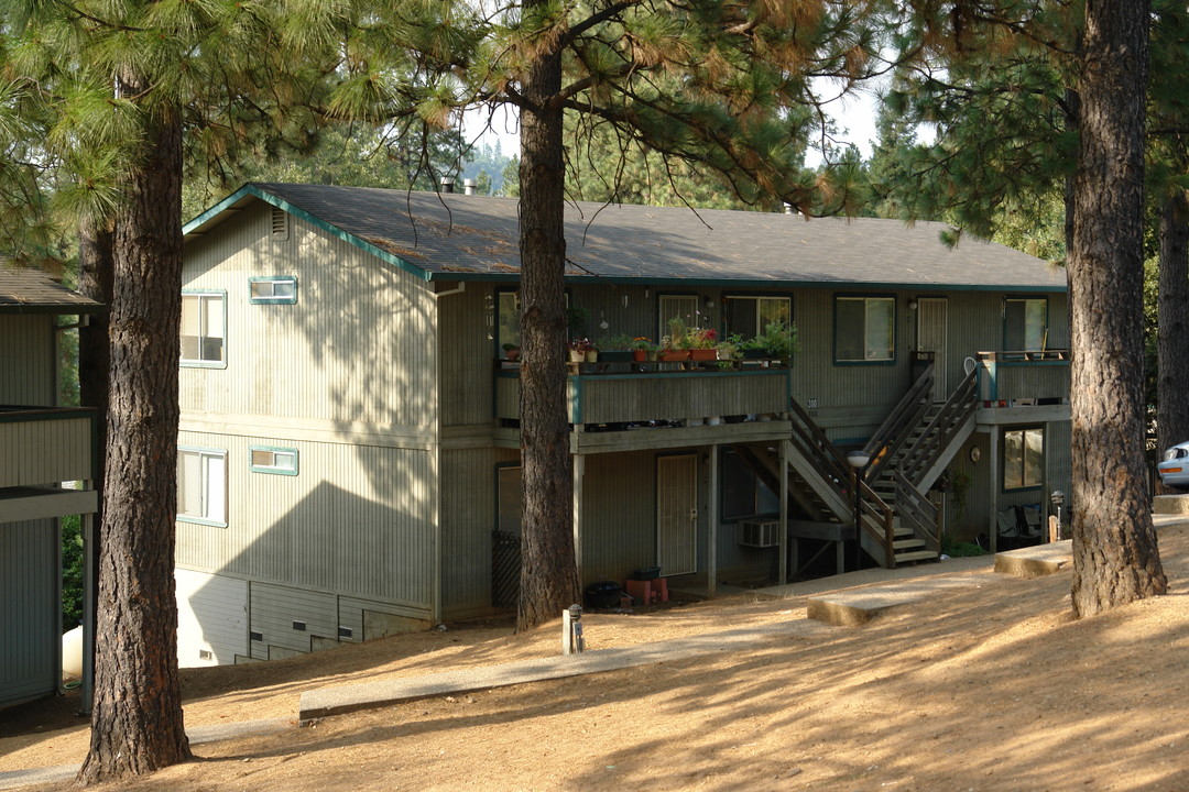 300 in Colfax, CA - Foto de edificio