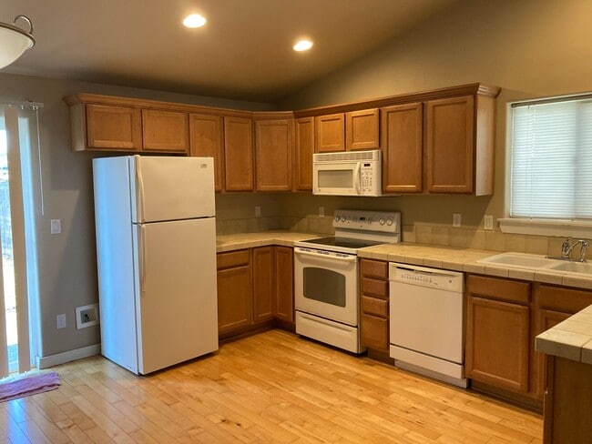 4232 SE Chartwell St in Albany, OR - Building Photo - Building Photo