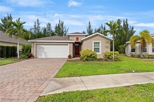 2709 Loreto Ct in Cape Coral, FL - Building Photo