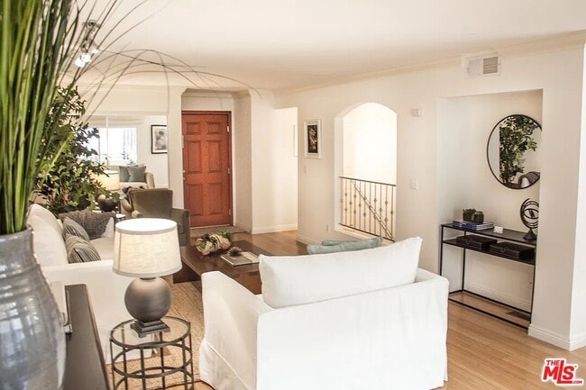 property at 1154 S Barrington Ave