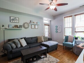 2010 N Spaulding Ave in Chicago, IL - Building Photo - Building Photo