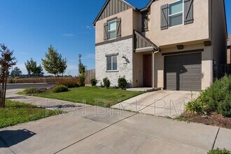 393 Sullivan Dr in Merced, CA - Building Photo - Building Photo