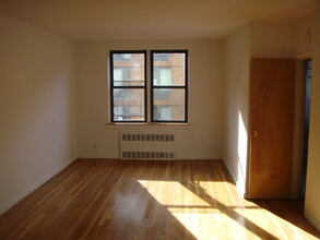 330 W 55th St in New York, NY - Building Photo - Building Photo