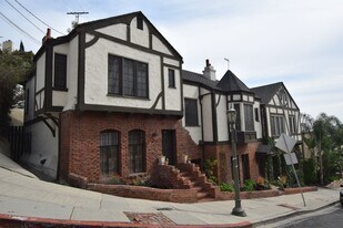 2062 Argyle Ave in Los Angeles, CA - Building Photo