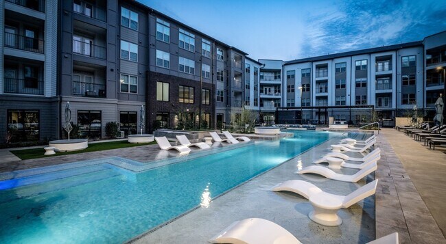 16717 Westpark Dr in Houston, TX - Building Photo - Building Photo