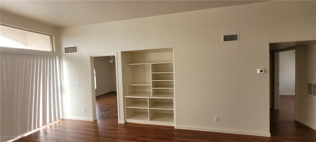 property at 3125 N Buffalo Dr
