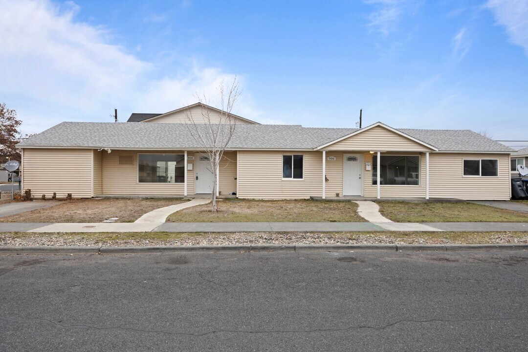 904 S Alderwood Dr-Unit -906 in Moses Lake, WA - Building Photo