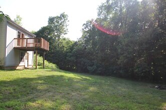 406 South Eagleville Road in Mansfield, CT - Foto de edificio - Building Photo