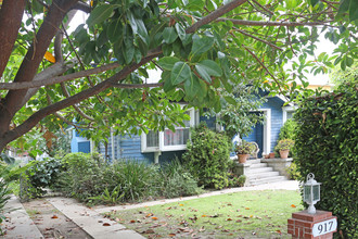 Breezes Del Mar in Santa Monica, CA - Building Photo - Primary Photo