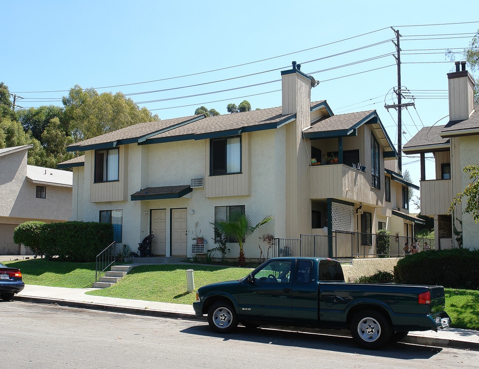 23182 Saguaro St in Lake Forest, CA - Foto de edificio