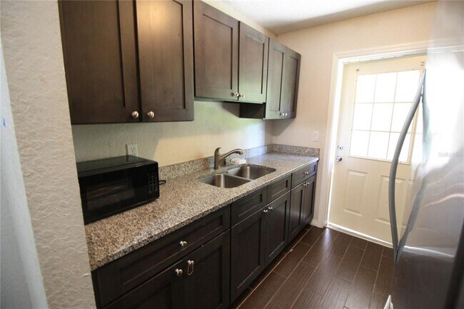 6101 SE Foss Rd in Belleview, FL - Building Photo - Building Photo